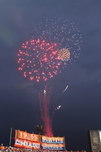 ハーフタイムの花火打ち上げで試合を盛り上げました